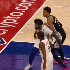 活久见！驱逐假摔都被撤回 女裁判坦言自己搞砸了